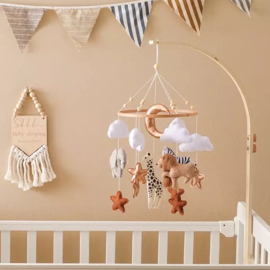 Mobile bebe safari avec nuage blanc