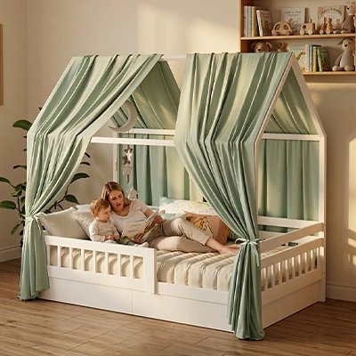 Ciel de lit vert maman lire livre pour son fils