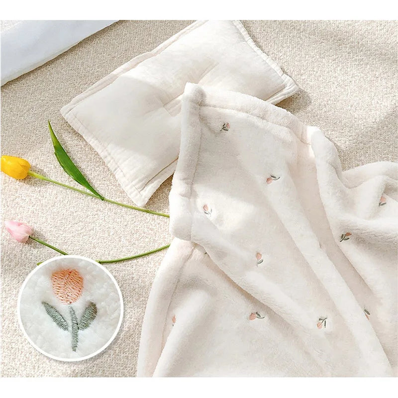  couverture bébé blanc fleurie