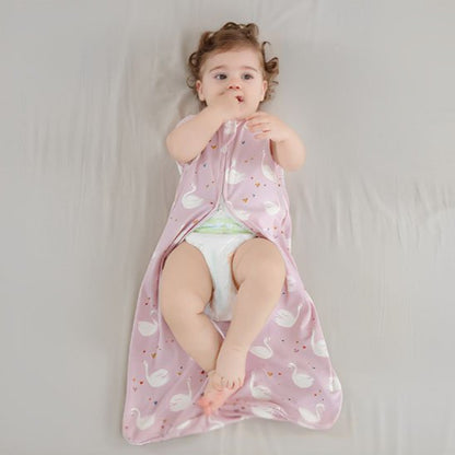 Gigoteuse rose imprimé sur bebe allonger près pour changer couche