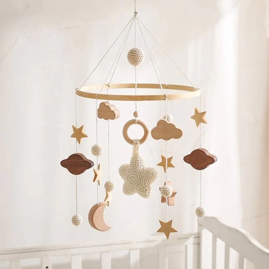 Mobile bebe en bois blanc