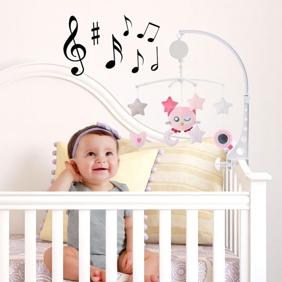 Mobile bebe musical rose avec bébé dans berceau