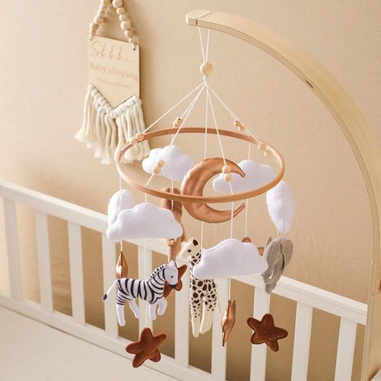 Mobile bebe safari avec étoilé beige marron