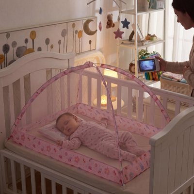 Moustiquaire lit bébé petit trésor dort paisiblement