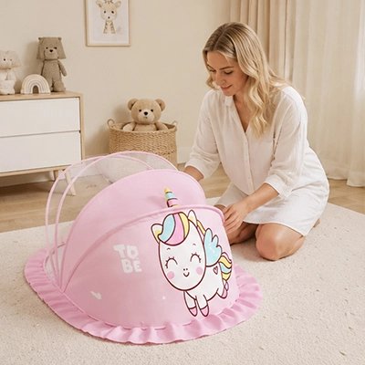Moustiquaire lit bébé rose maman installe