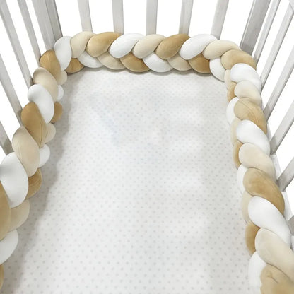 tresse de lit autour de bebe blanc jaune clair