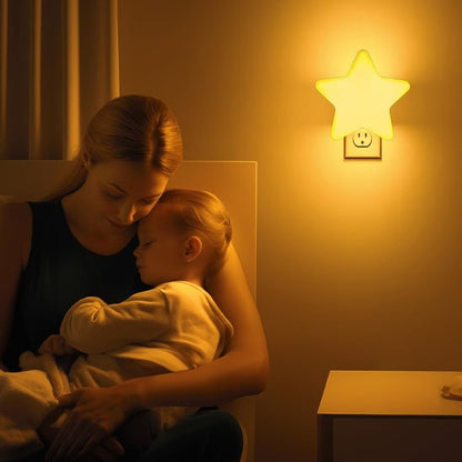 Veilleuse bébé étoile bébé dort dans bras maman