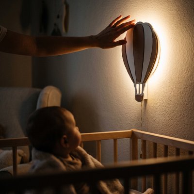 Veilleuse murale allumer dans chambre bébé